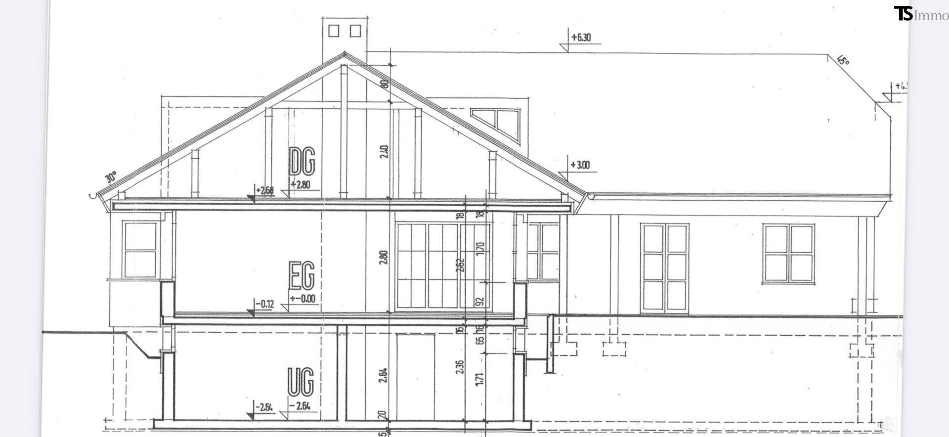 Architektonischer Querschnitt des Hauses mit Untergeschoss, Erdgeschoss und Dachgeschoss.