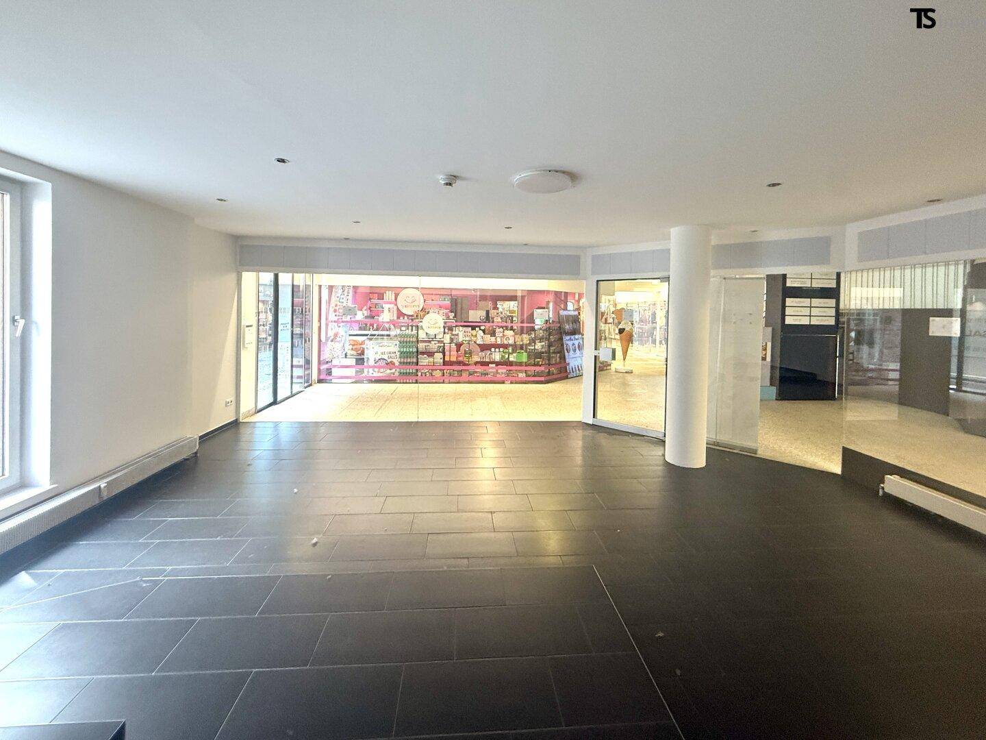 Feldkirch Stadt / Zentrum: Geschäftslokal mit Sichtbarkeit in der Ochsenpassage ca. 40 m² – pohled 3