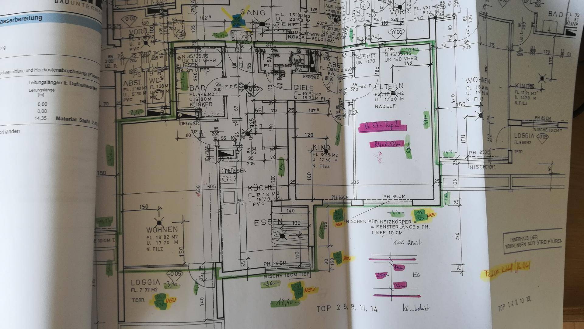 Detaillierter Grundriss einer Wohnung mit verschiedenen Räumen und handschriftlichen Anmerkungen.