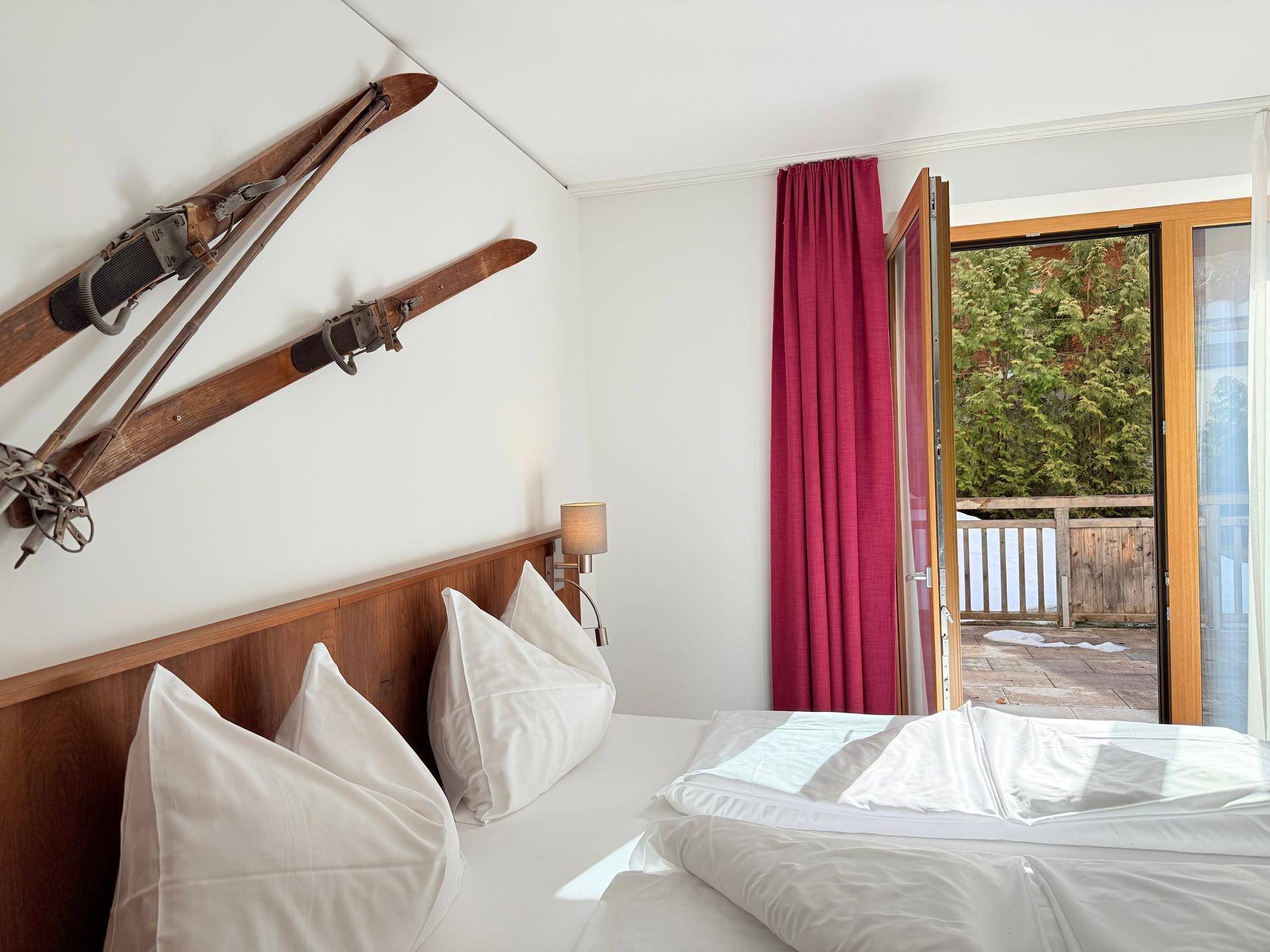 Exklusives Apartment für 4 Personen mit zwei Panoramaterrassen, Ski in und out im Zentrum von Saalbach - Mehr
