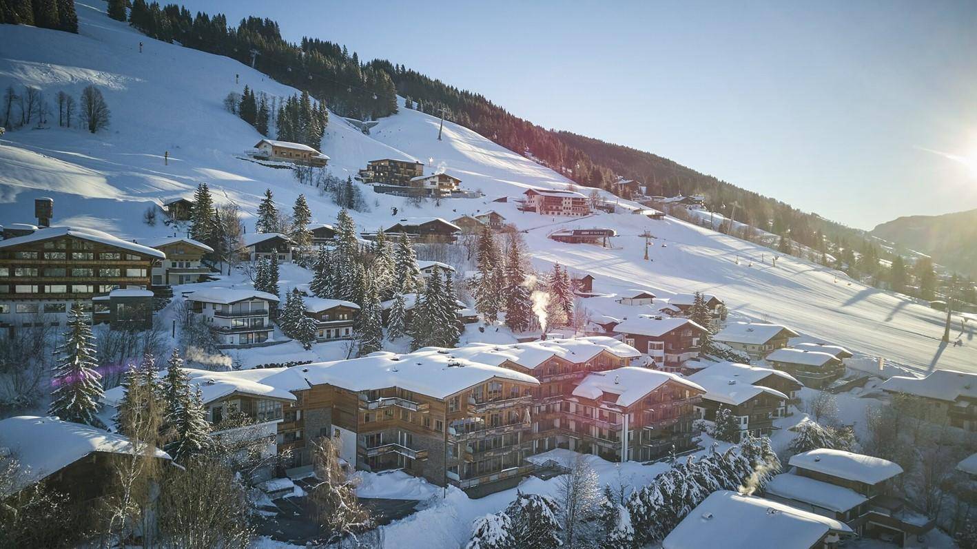 Exklusives Apartment für 4 Personen mit zwei Panoramaterrassen, Ski in und out im Zentrum von Saalbach - Ansicht 2