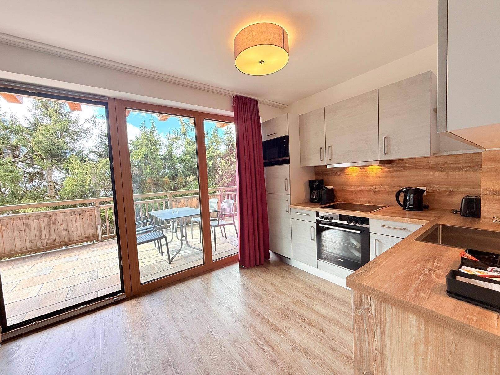 Exklusives Apartment für 4 Personen mit zwei Panoramaterrassen, Ski in und out im Zentrum von Saalbach - Ansicht 5