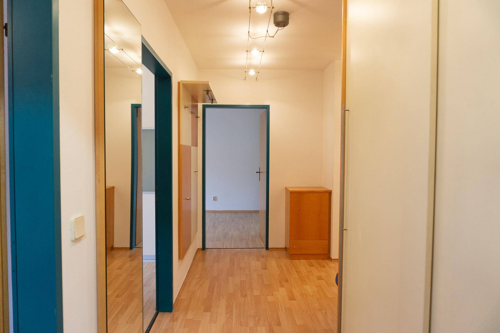 Garderobe (Blick richtung Schlafzimmer)