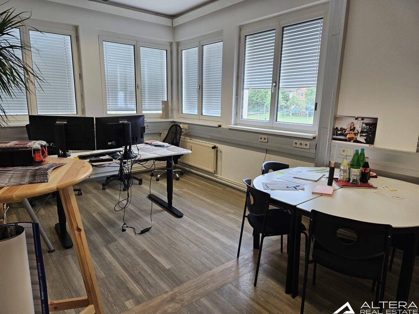 Feldkirchen bei Graz! - Büroflächen mit ca. 400m² samt befahrbarem Keller ca. 900m² mit LKW's und überdachte Freiflächen-Box ca. 120m² - Ansicht 3