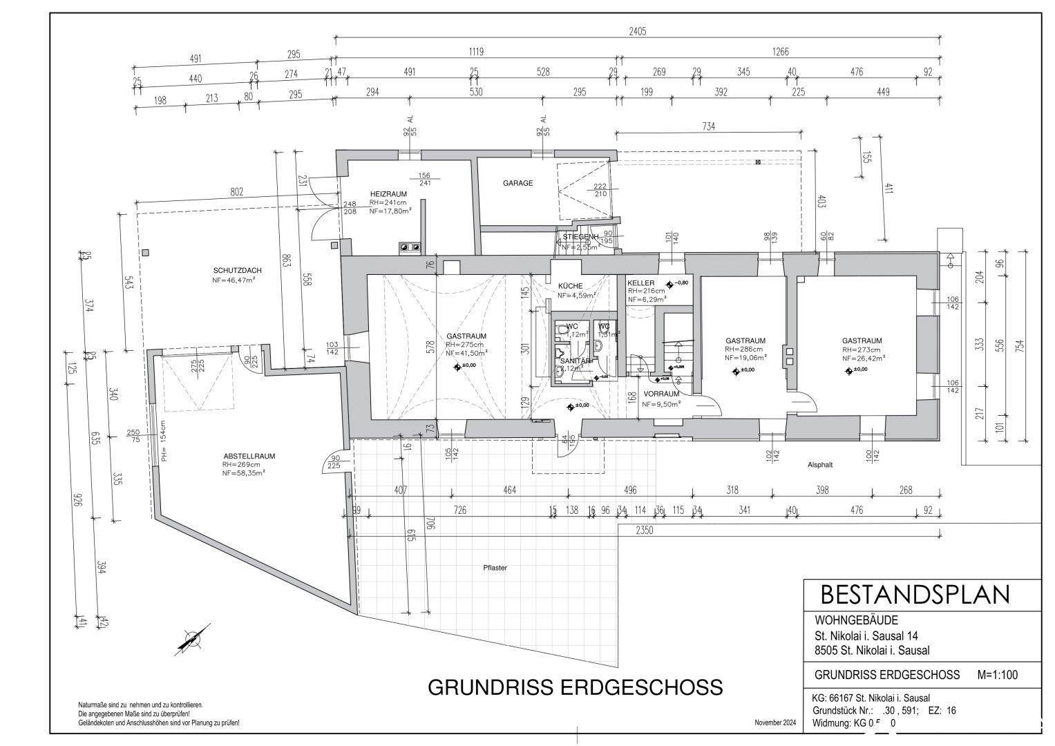 Detaillierter Grundriss des Erdgeschosses mit Garage, Keller, Gasträumen und einem Abstellraum.