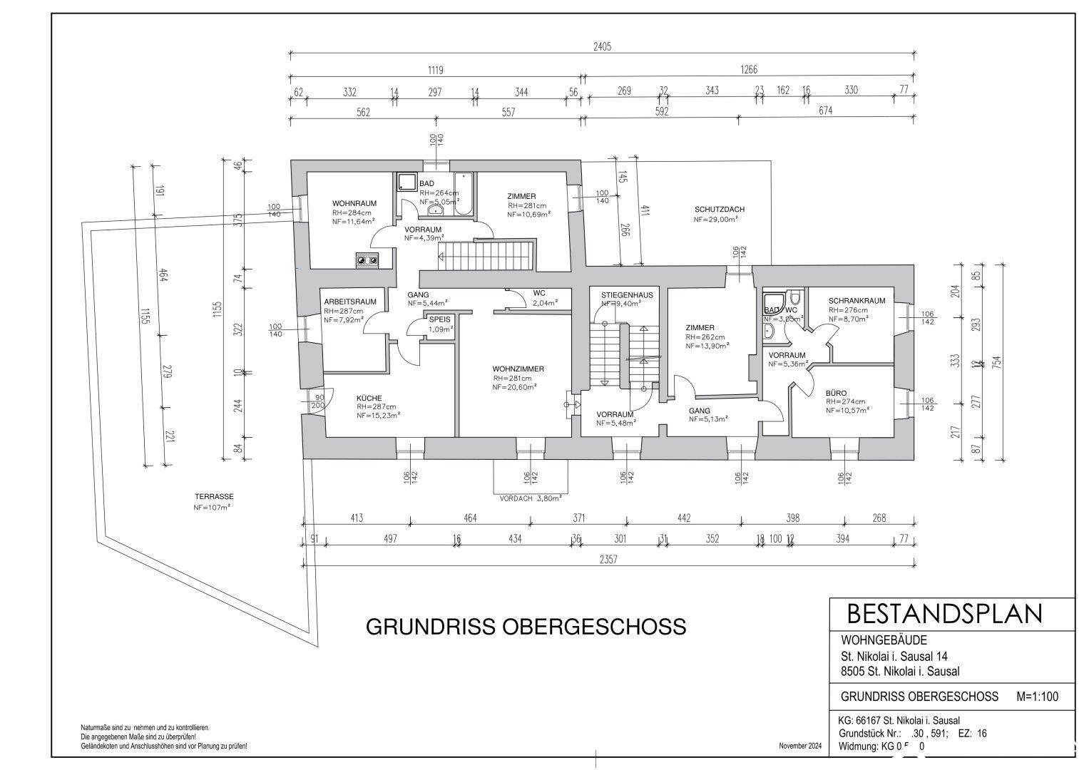Übersichtlicher Grundriss des Obergeschosses mit Wohnzimmer, Schlafzimmern, Büro und Bädern.