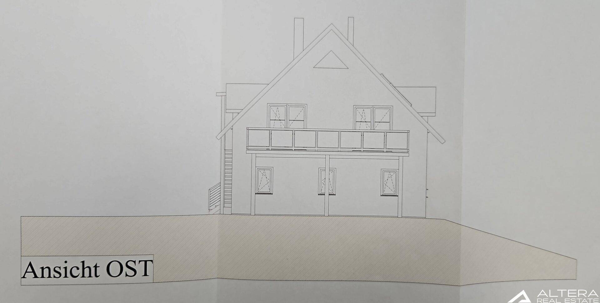 Architektonische Ostansicht des Gebäudes mit Balkon und Giebeldach.