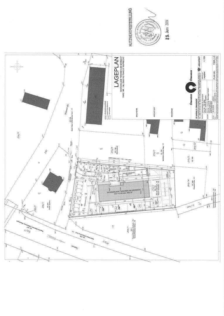 Technischer Lageplan mit Grundstücksgrenzen und Gebäudestrukturen.