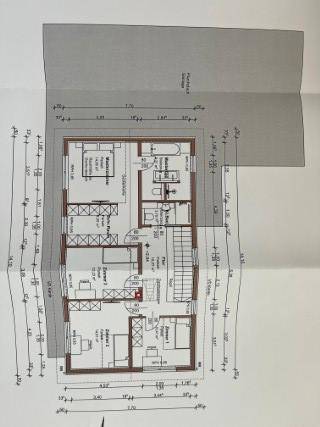 Grundriss des Obergeschosses mit mehreren Schlafzimmern und Badezimmern.