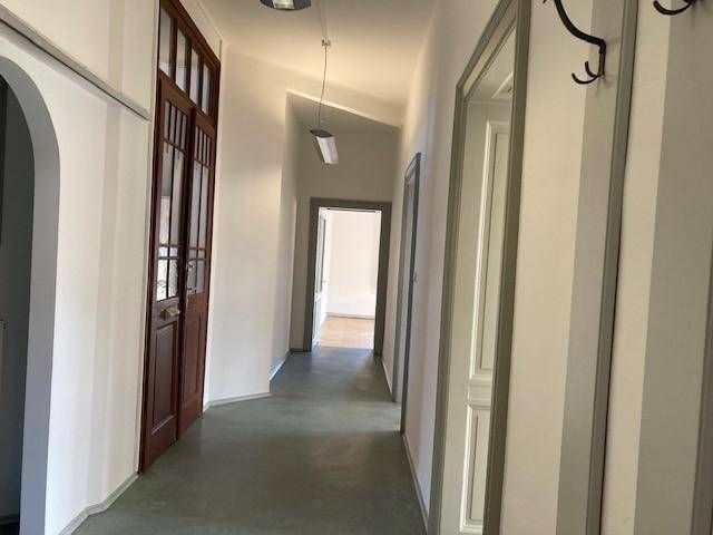 Büro/Ordination im Stil-Altbau - Mehr