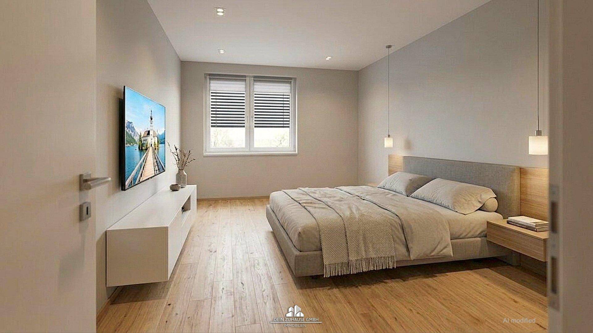 Modernes Schlafzimmer mit Holzboden, großem Bett und Flachbildfernseher, hell und einladend gestaltet.