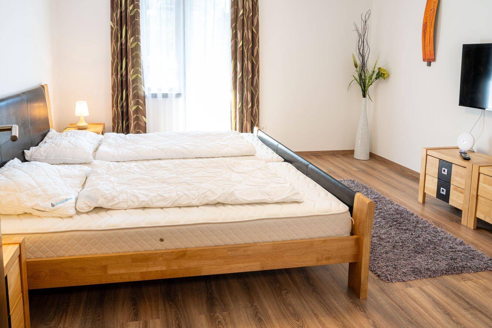 Schlafzimmer 1