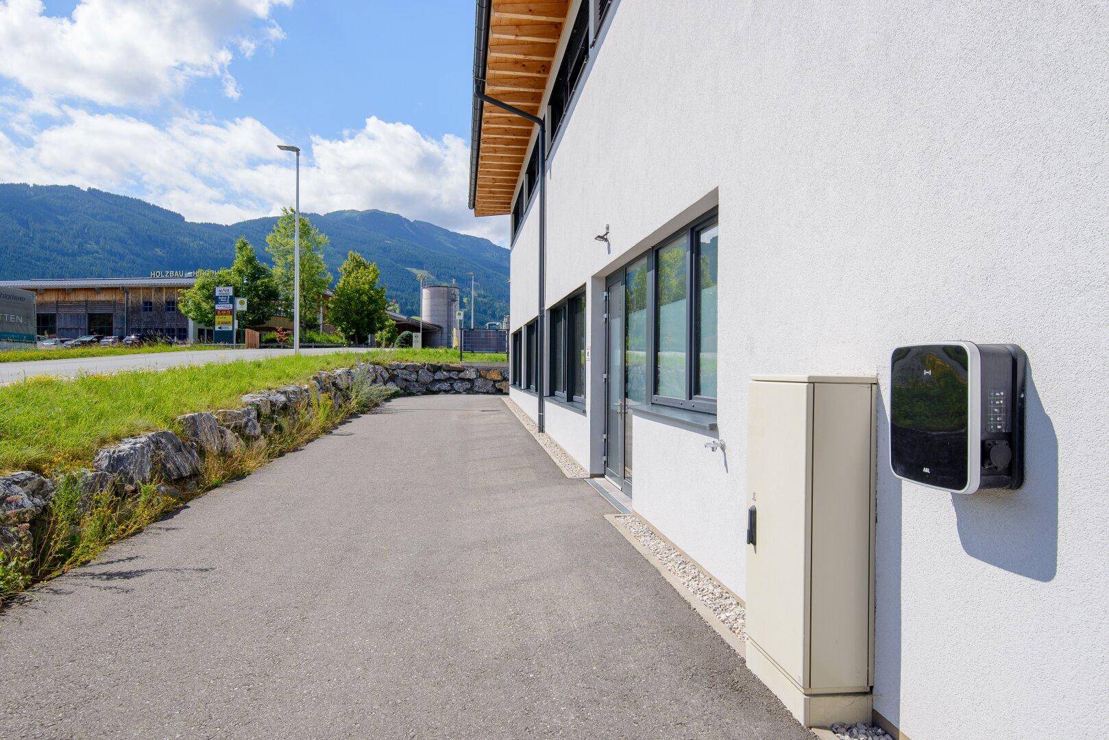 Mitarbeiterparkplätze mit Wallbox