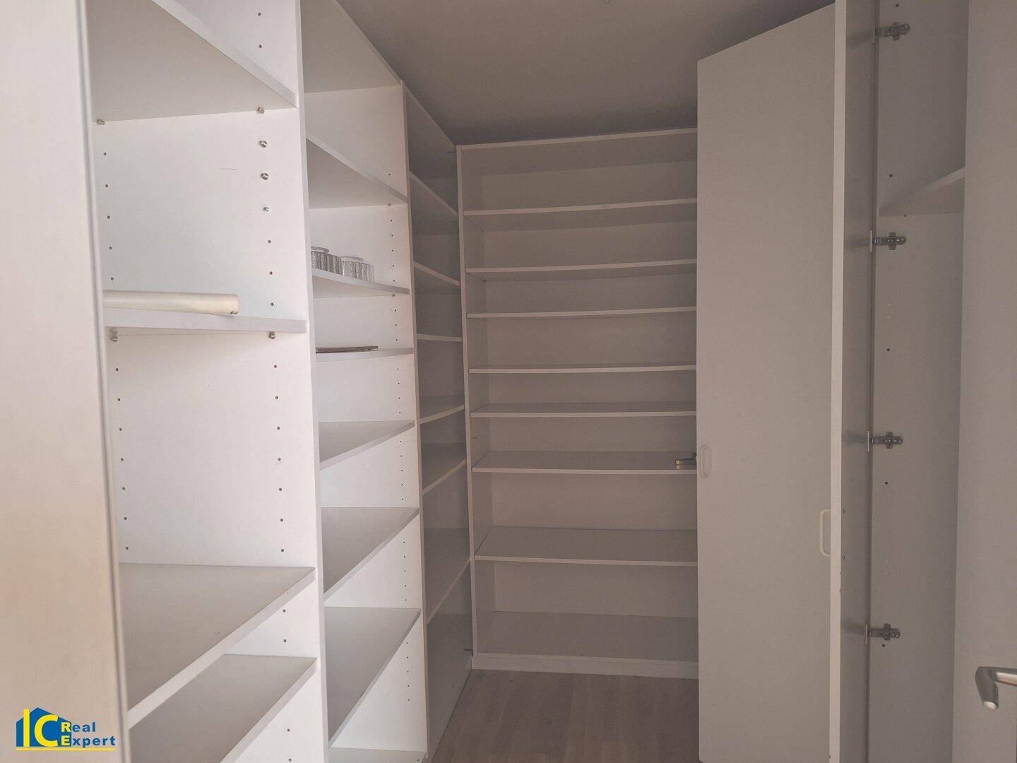 Großzügiger Schrankraum