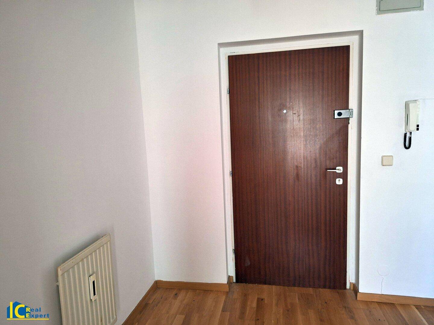 Vorraum mit Wohnungseingangstüre