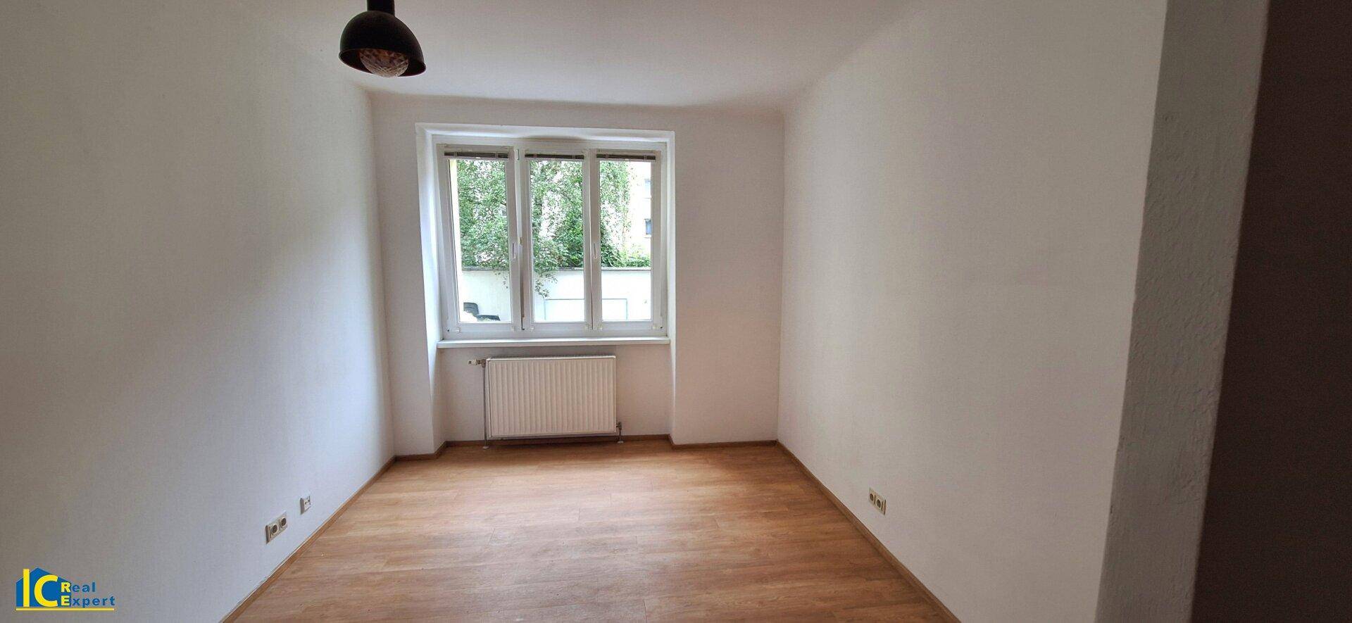 Helles freundliches Schlafzimmer