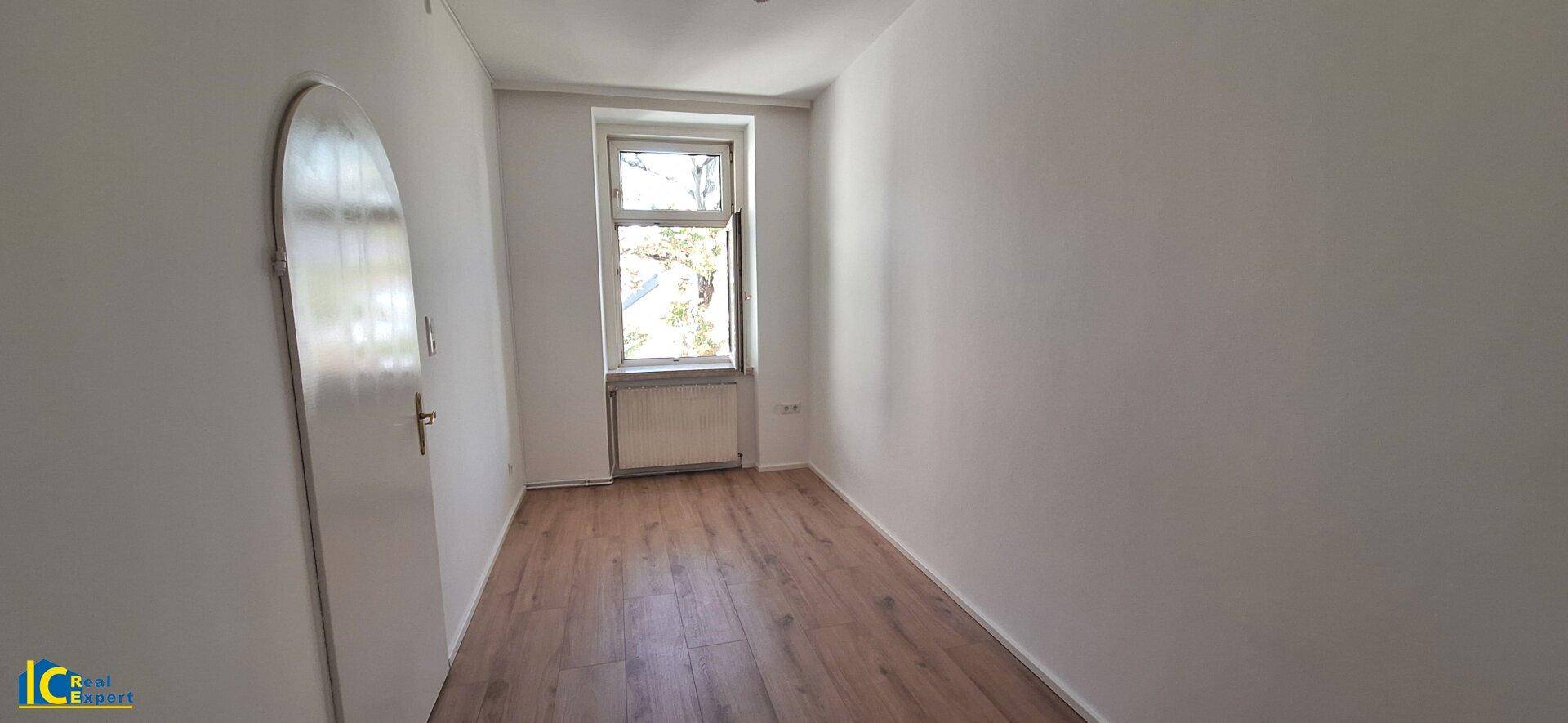 Freundliches hofseitiges Zimmer