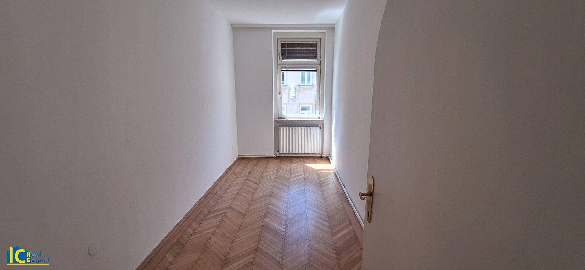 Nettes, helles Schlafzimmer