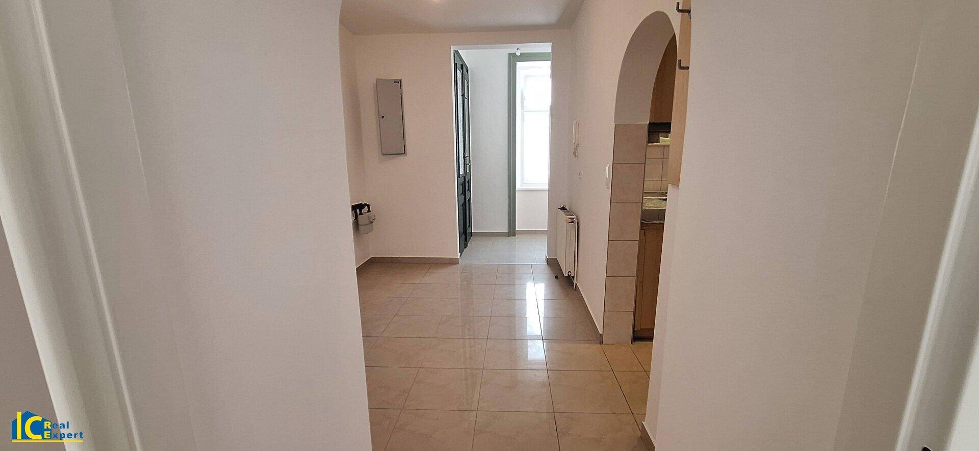 Rechts Blick zur Küche