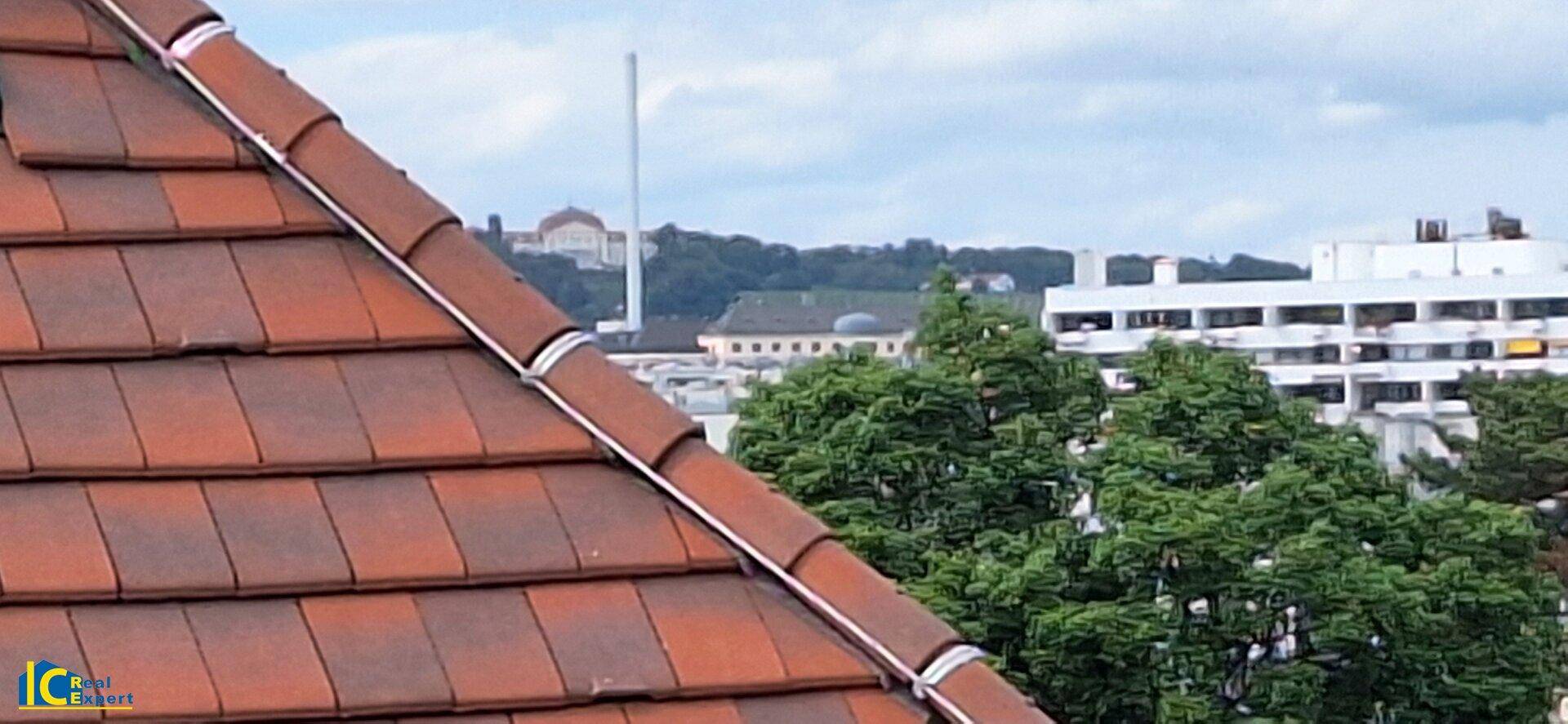 Ausblick bis zum Schloß Wilheminenberg