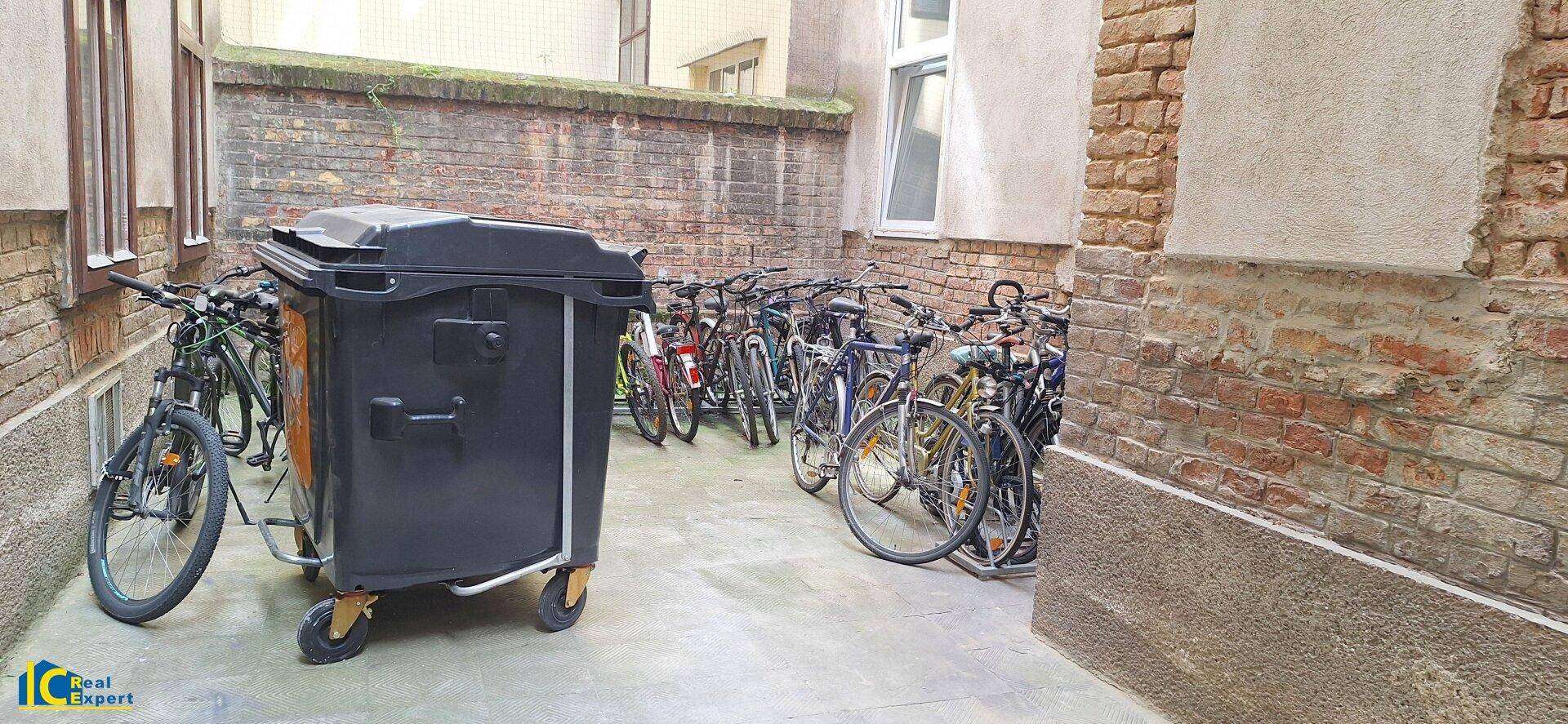 Fahrradabstellbereich im Innenhof