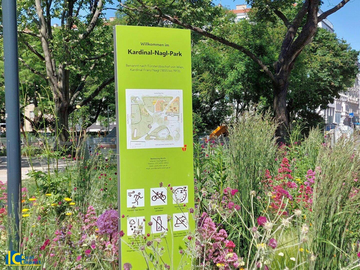 Kardinal Nagl Park mit U3 Station