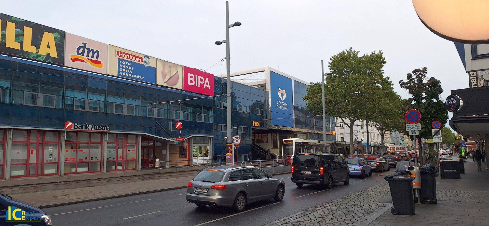 Großes Einkaufszentrum ganz nahe