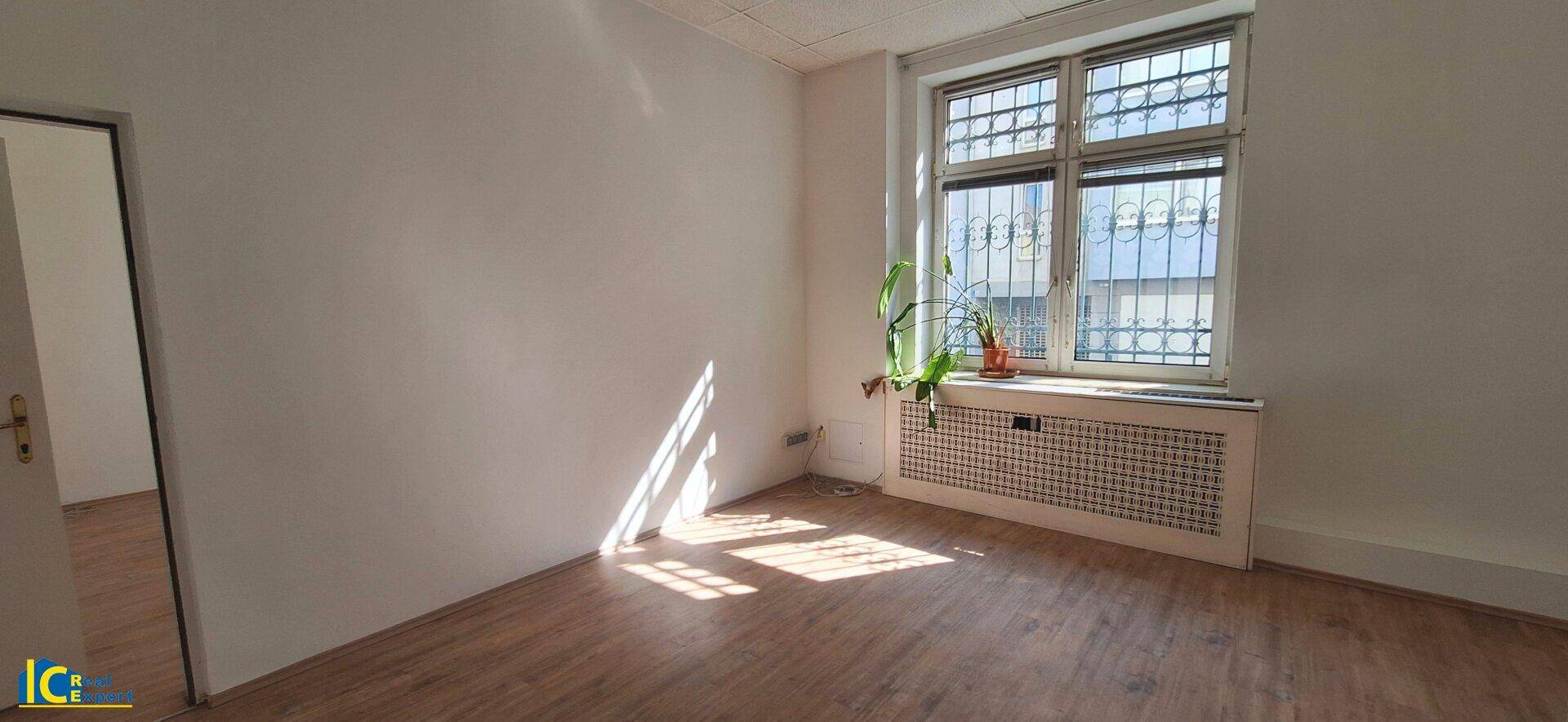 freundlich und vergitterte Fenster