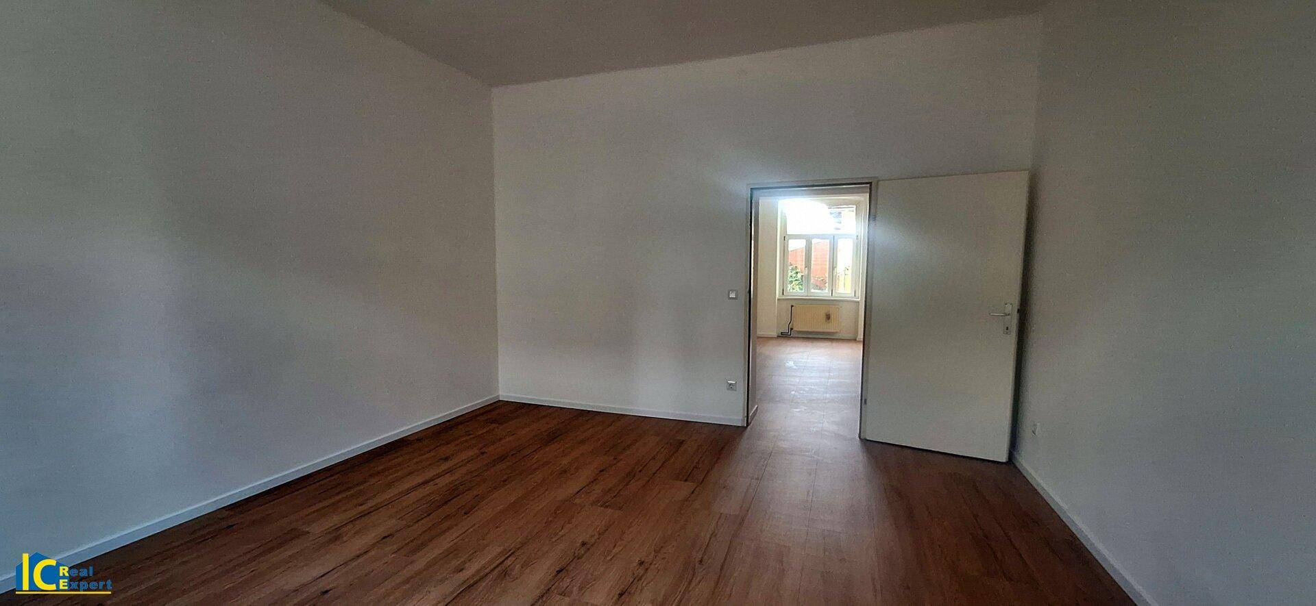 Neuer Laminat in Eichenoptik