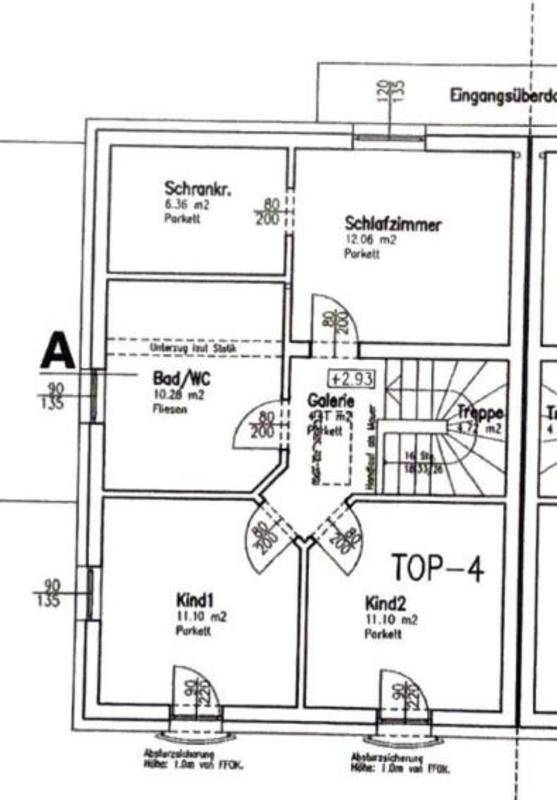 Grundriss einer Wohnung mit Schlafzimmer, zwei Kinderzimmern, Bad/WC, Schrankraum und Galerie mit Treppe.