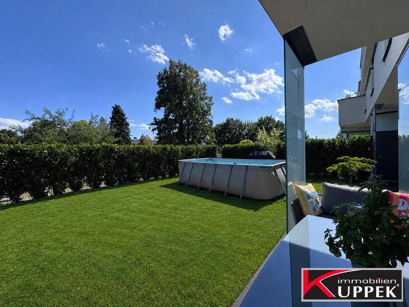 Garten mit Pool