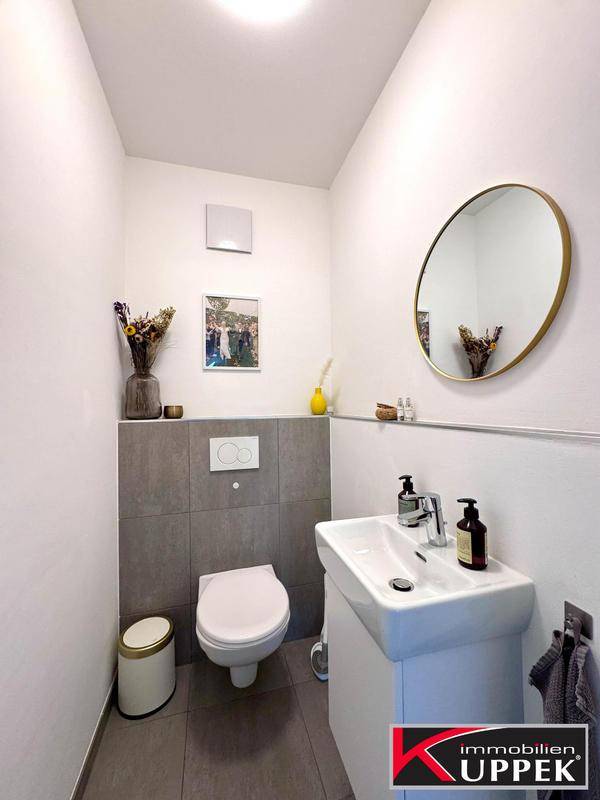 WC mit Waschbecken