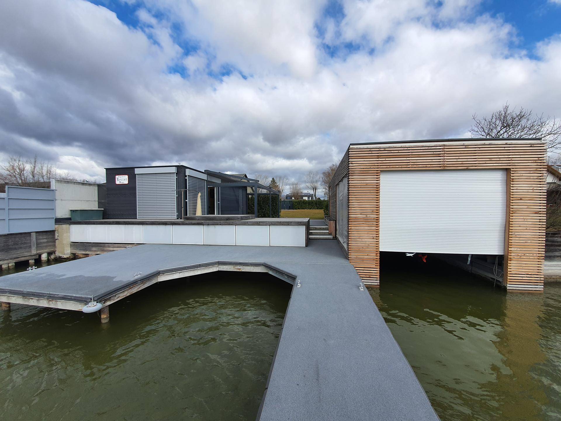 PROVISIONSFREIES Baugrundstück mit direktem Seezugang, Bootsgarage und luxuriösen Poolhaus - Ansicht 2