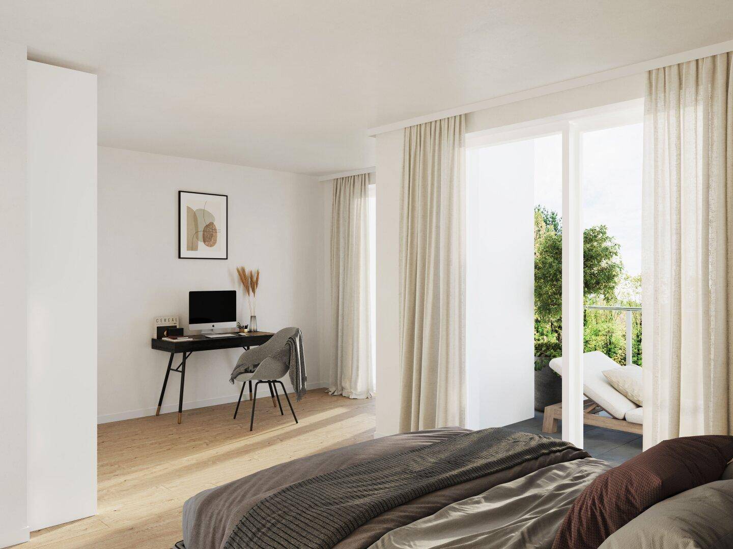 Geräumiges Schlafzimmer mit Holzboden, Schreibtisch und Zugang zu einem Balkon oder einer Terrasse.