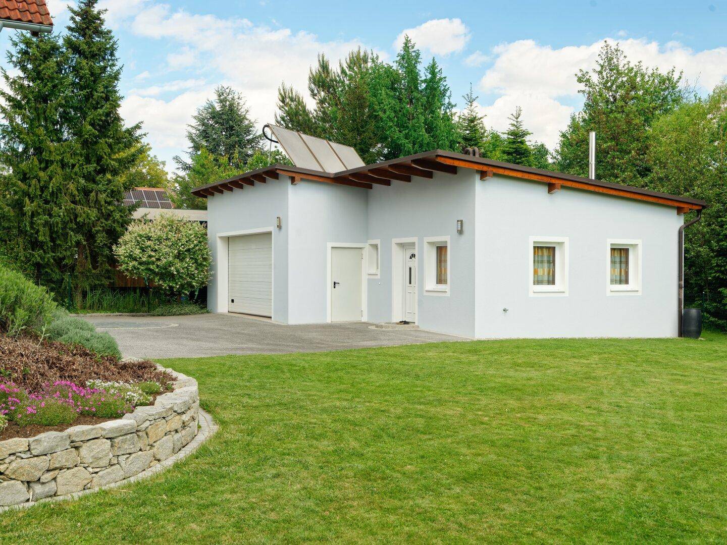 Doppelgarage mit Büro