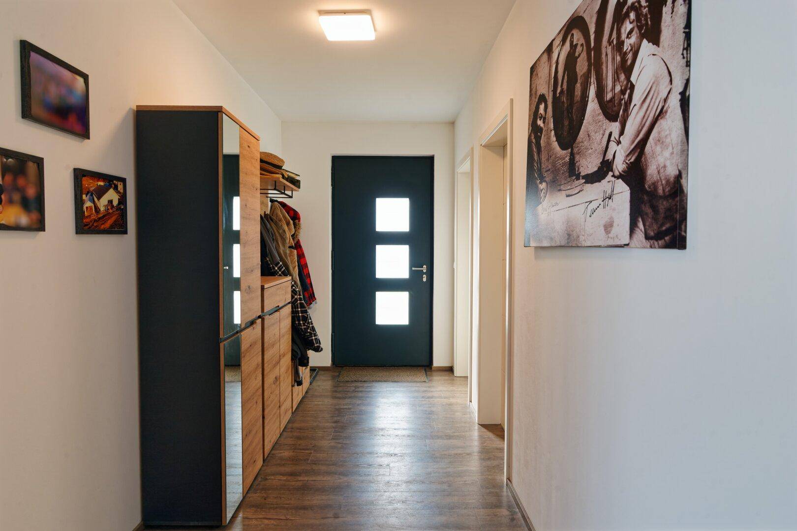 Windfang mit Garderobe