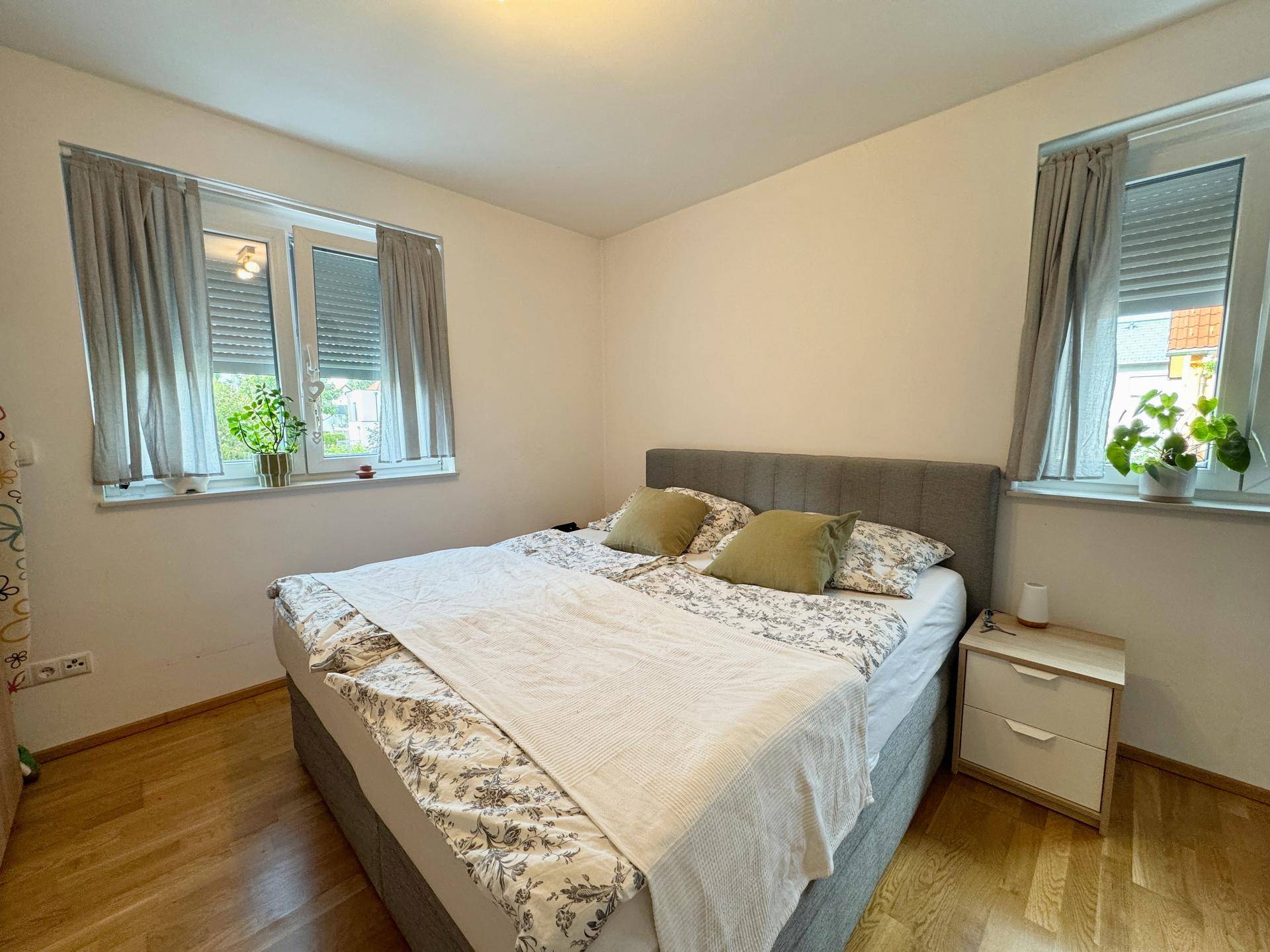 TOP Pärchenwohnung: 2-Zimmer Wohnung mit großer Terrasse mit Gartenzugang | ruhige Lage | Parkplatz - Mehr
