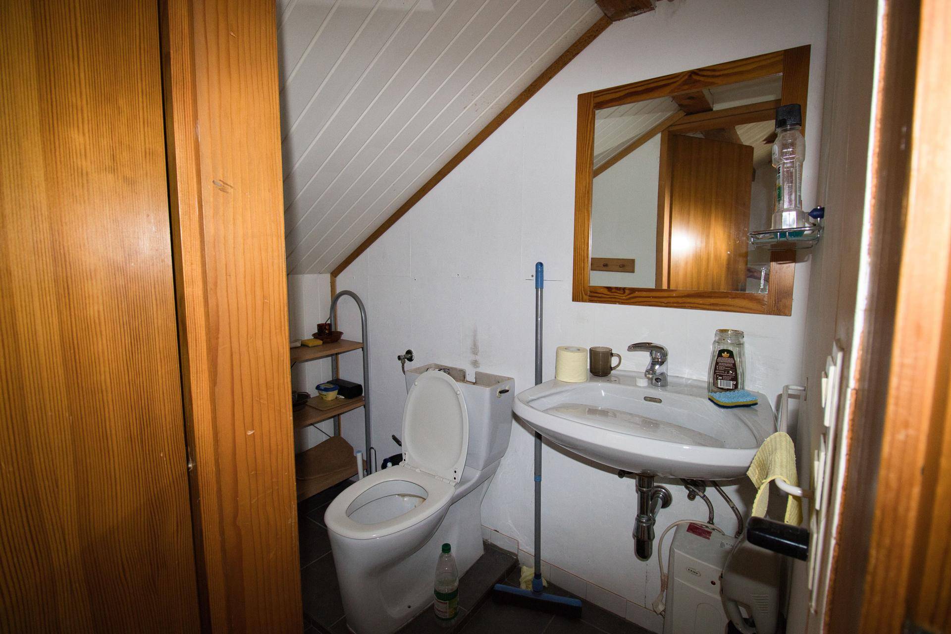 DG WC