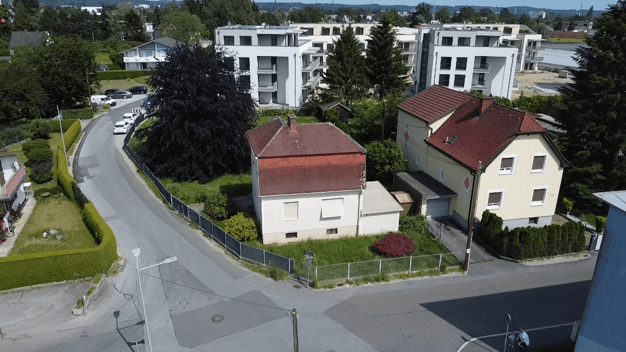 Sanierungsbedürftiges Einfamilienhaus mit großem Grundstück – pohled 5