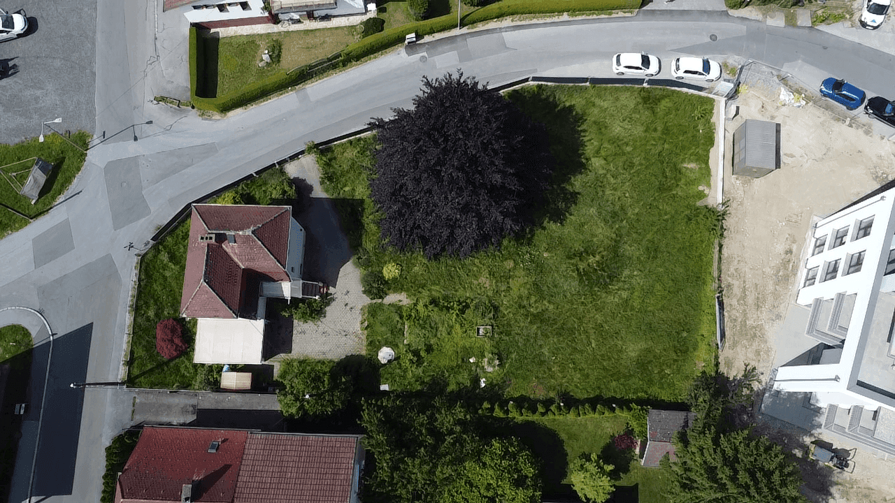 Sanierungsbedürftiges Einfamilienhaus mit großem Grundstück – pohled 2