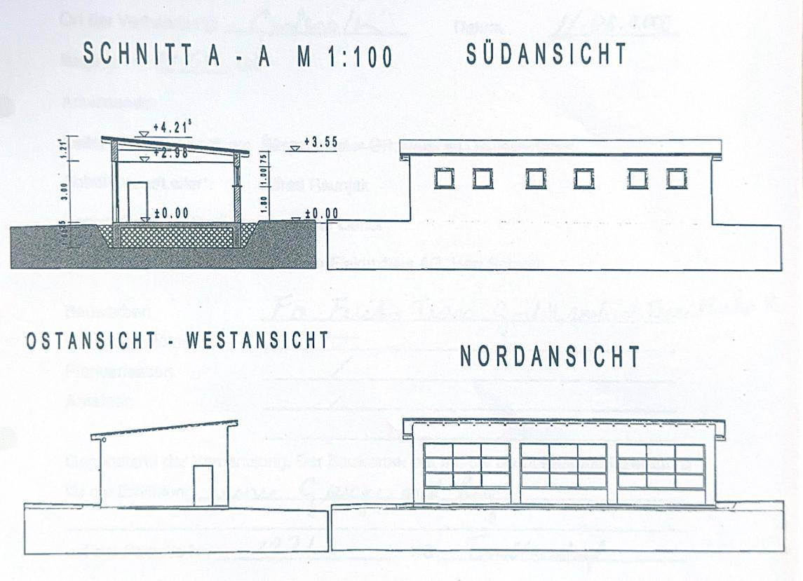 Architektonische Zeichnungen mit Schnittansicht und verschiedenen Gebäudeansichten (Süd, Ost, West, Nord).