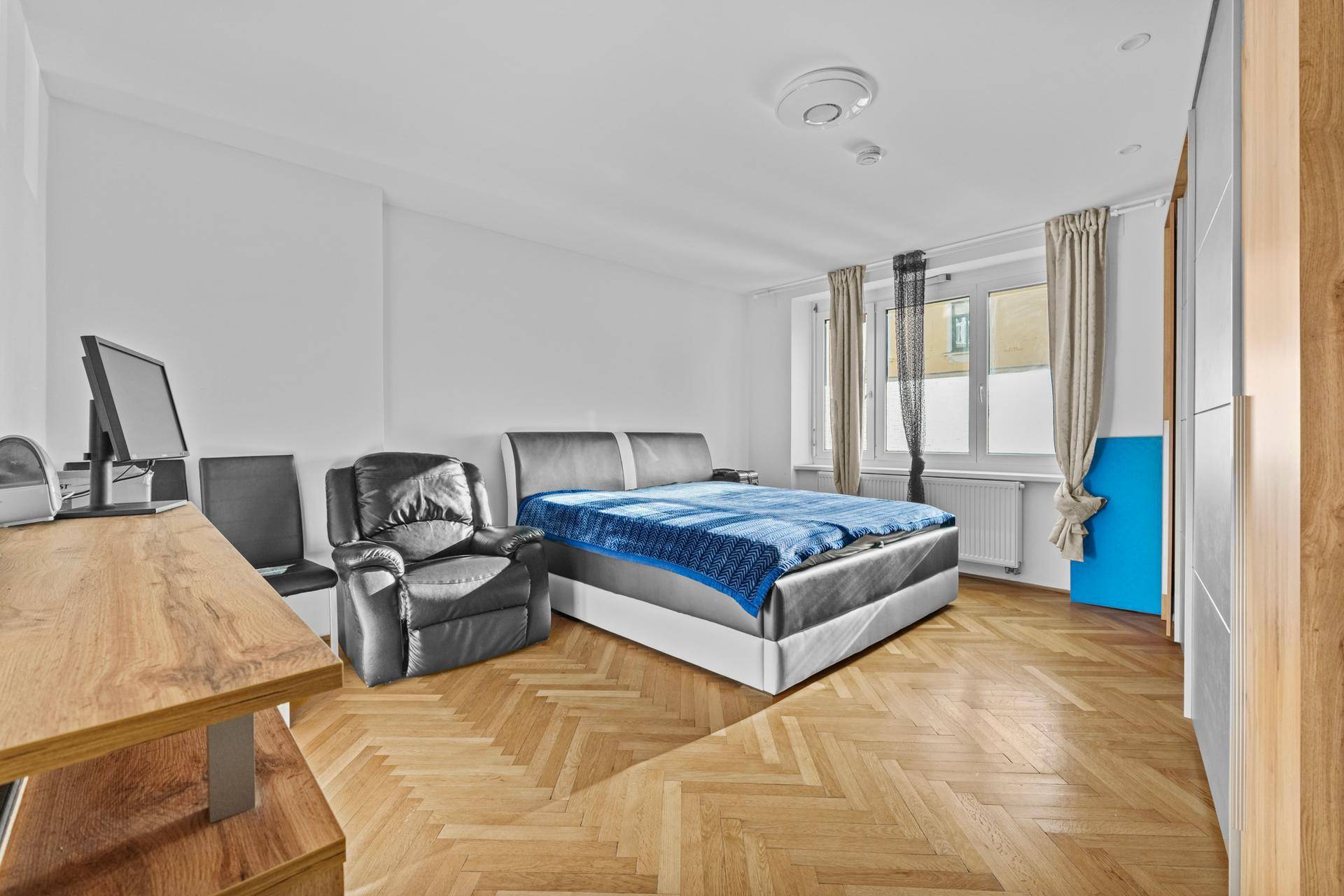 Schlafzimmer 1