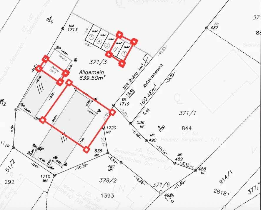 Katasterplan mit Grundstücksgrenzen und eingezeichneten Parzellen, inklusive Zufahrtsbereich und Garage.