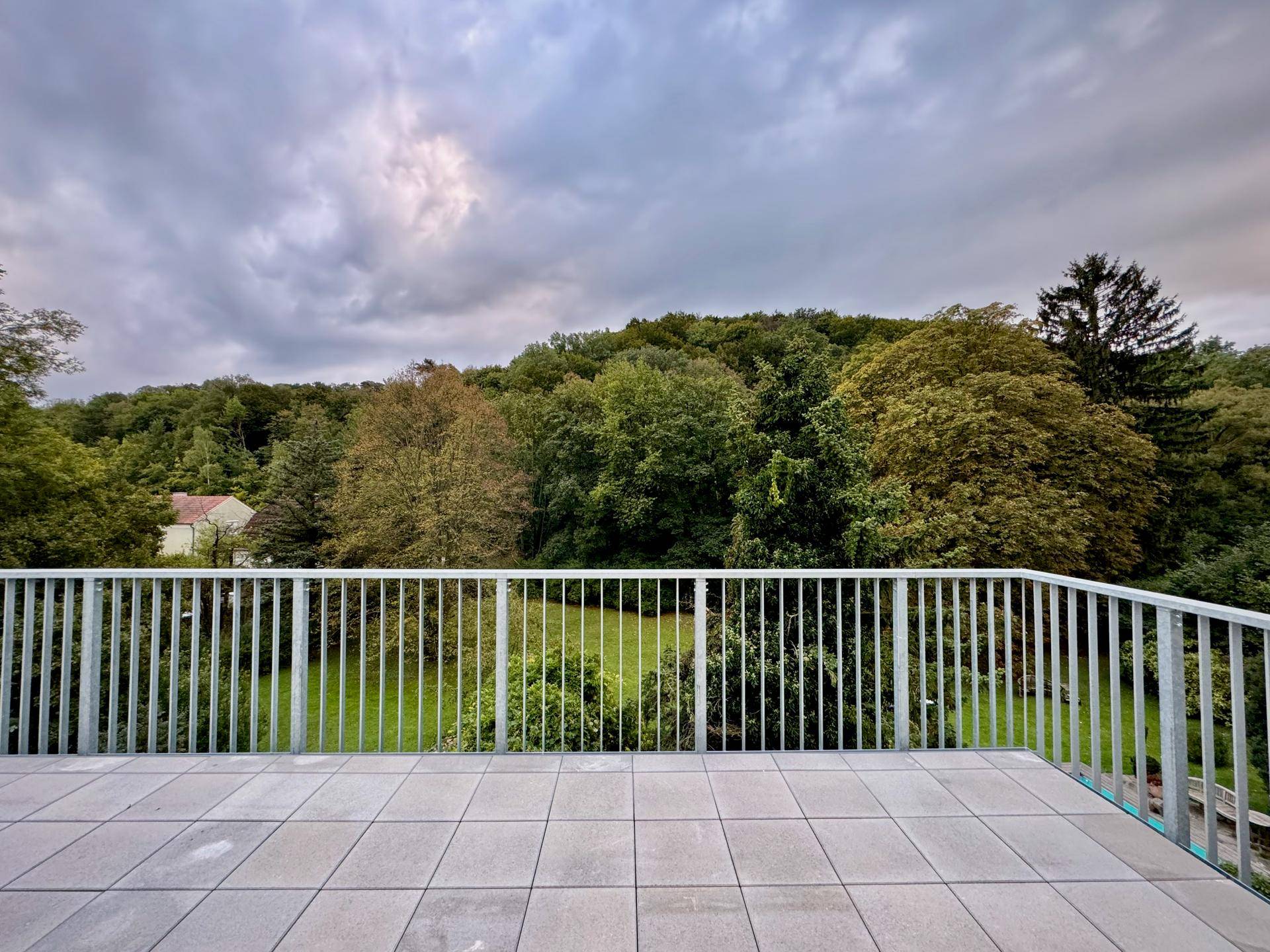 Dachterrasse mit Grünblick