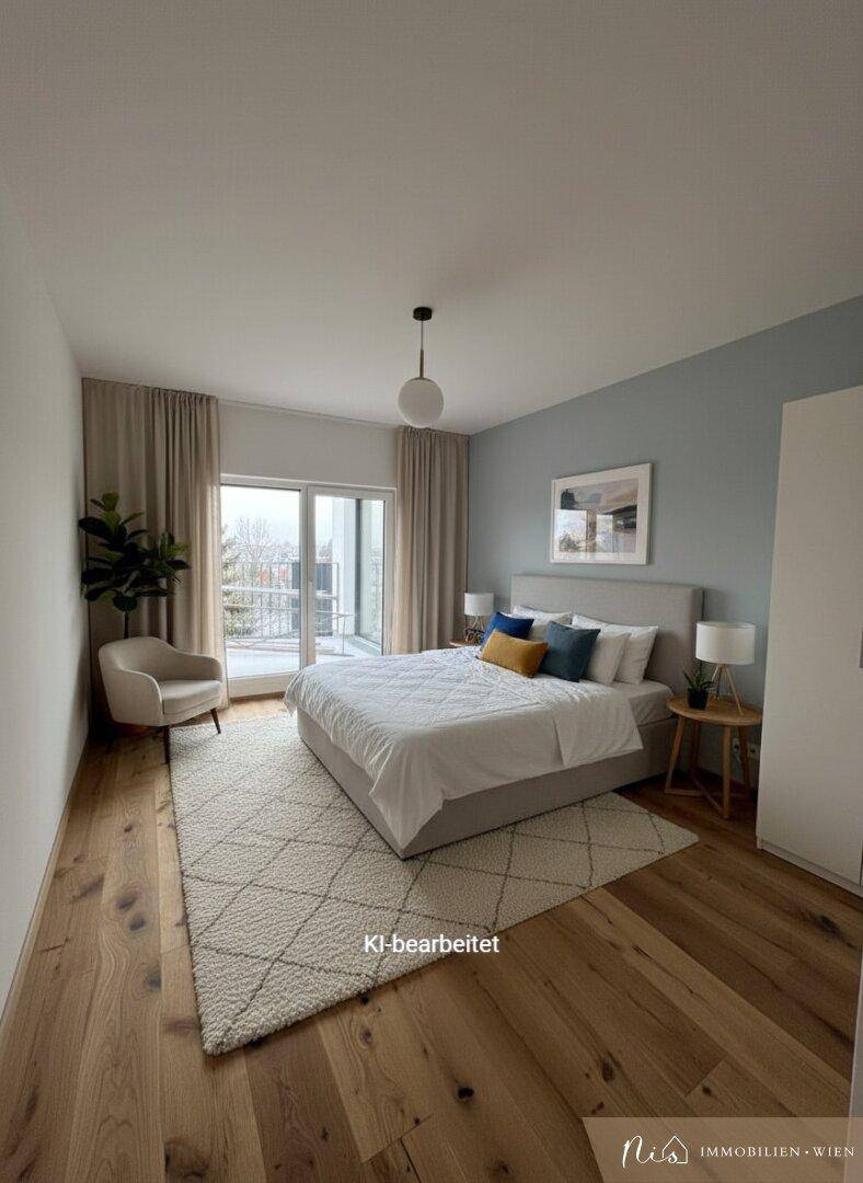 Modern eingerichtetes Schlafzimmer mit Holzboden, großem Bett und Zugang zum Balkon.