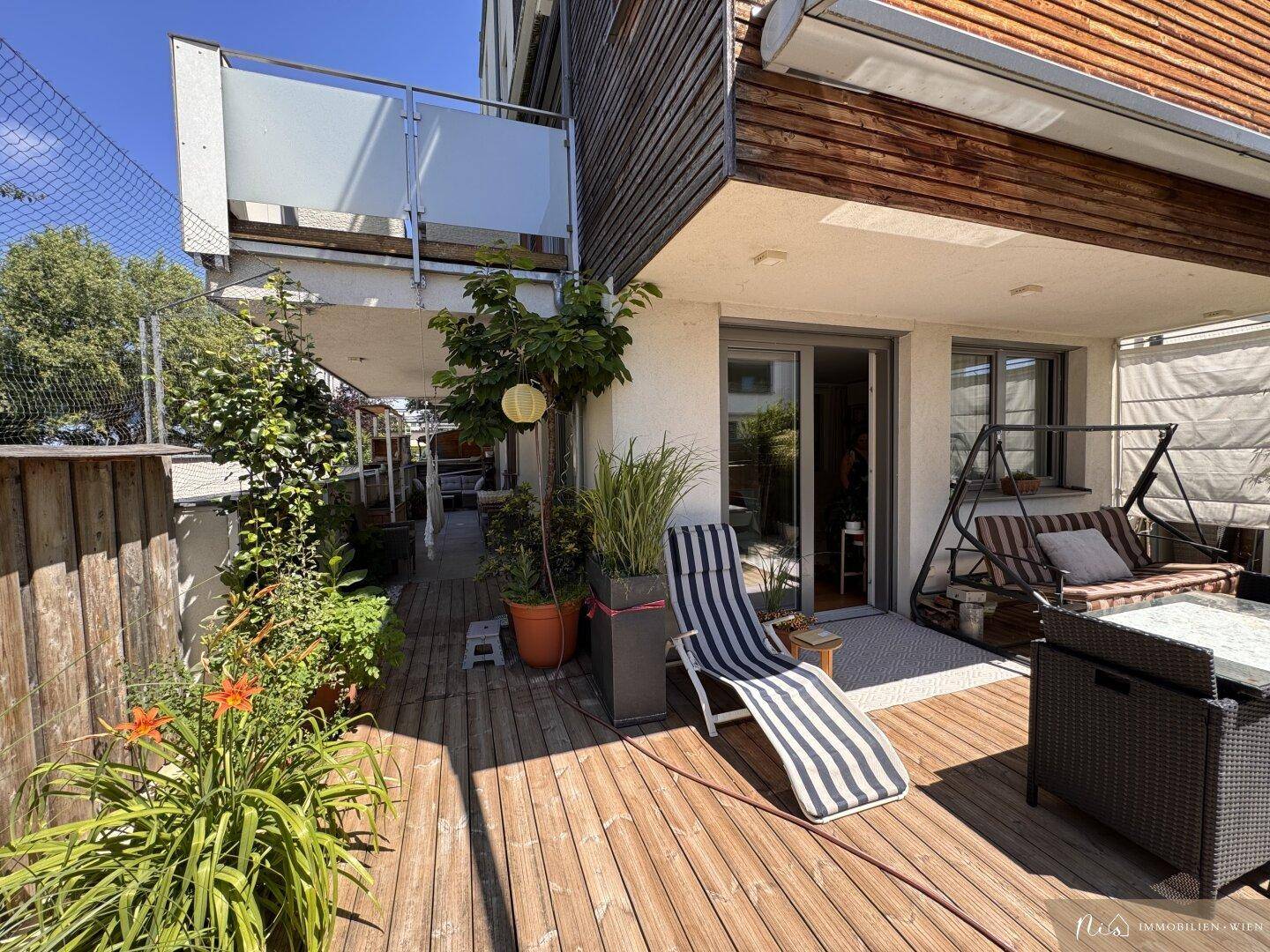 Garten-/Familienwohnung am Mühlwasser - 3 Zimmer - Tiefgaragenstellplatz - Einbauküche - 64 m² Außenfläche - Widok 2