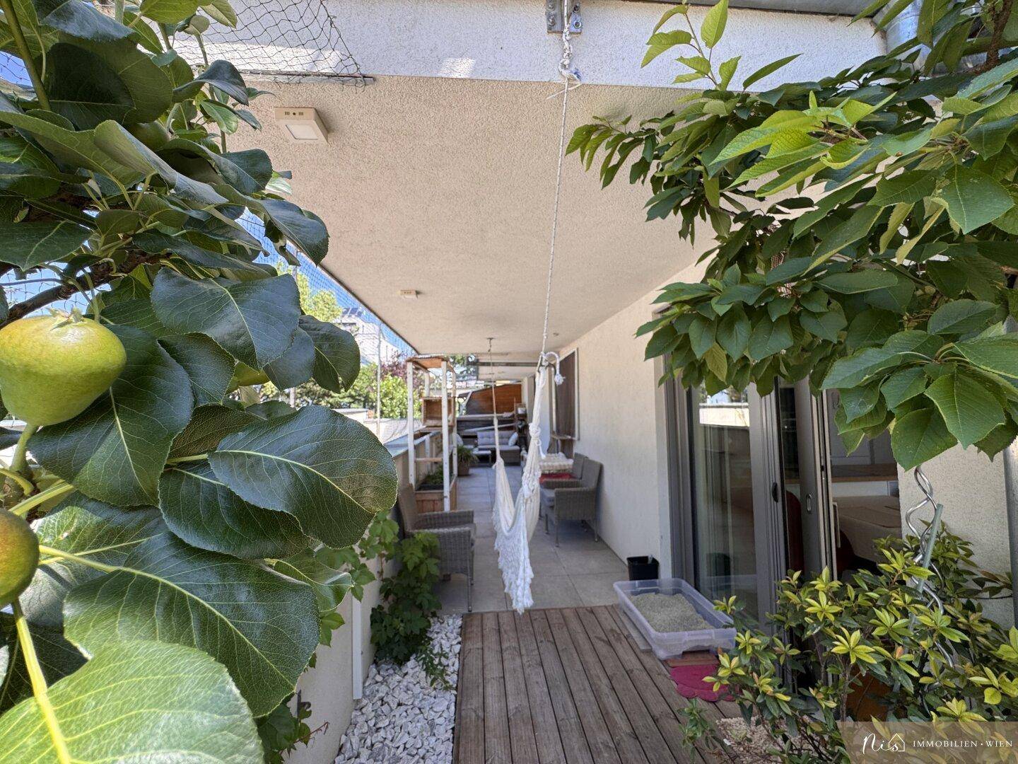 Garten-/Familienwohnung am Mühlwasser - 3 Zimmer - Tiefgaragenstellplatz - Einbauküche - 64 m² Außenfläche - Więcej