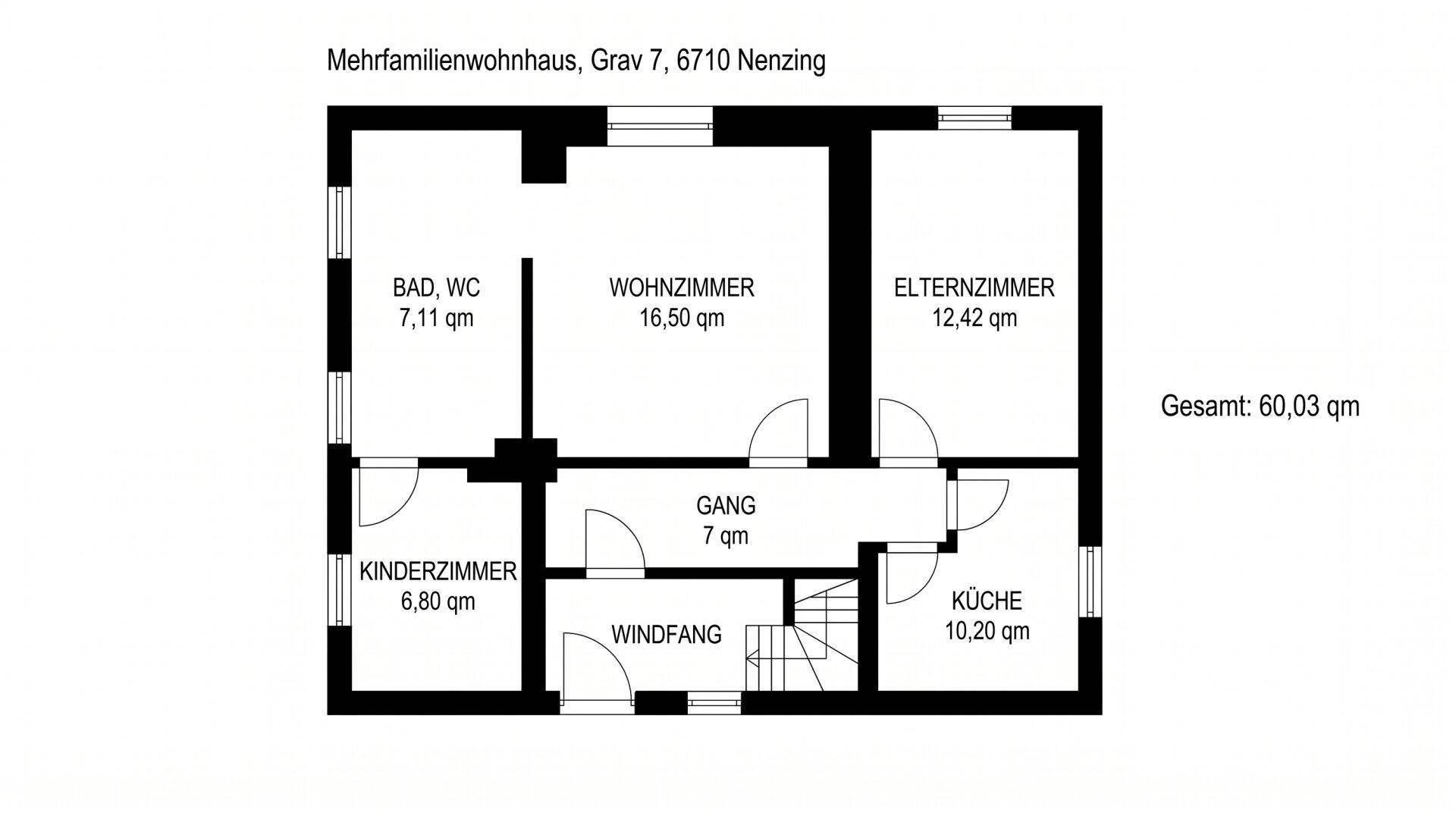 Detaillierter Grundriss eines Mehrfamilienhauses mit Raumaufteilung und Flächenangaben.