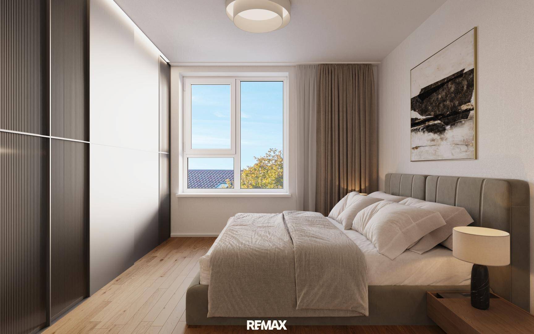 Helles Schlafzimmer mit Holzboden, großem Fenster und modernem Kleiderschrank.