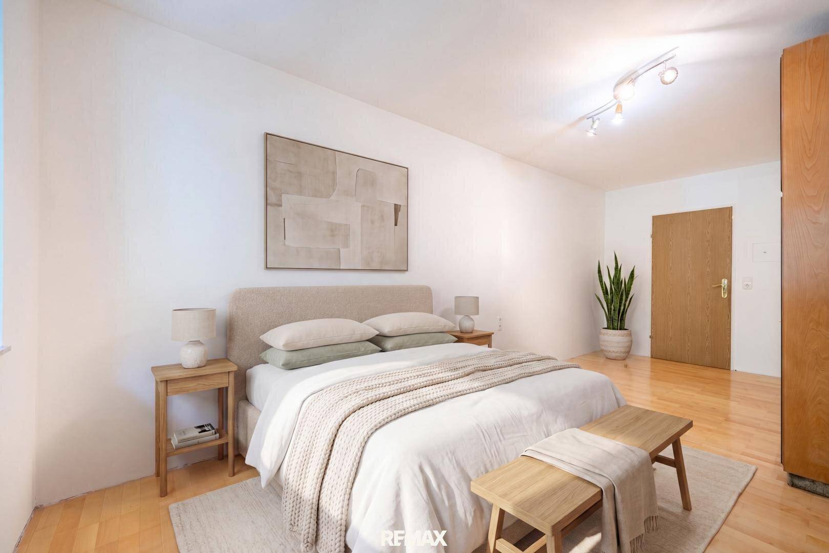 Virtuell inszeniertes Schlafzimmer mit hellem Parkettboden und moderner Einrichtung.